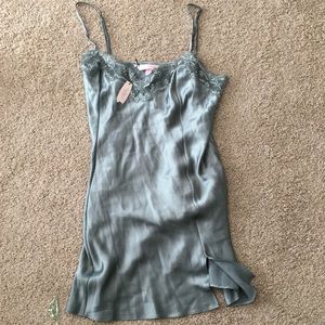 New Victoria’s Secret night slip